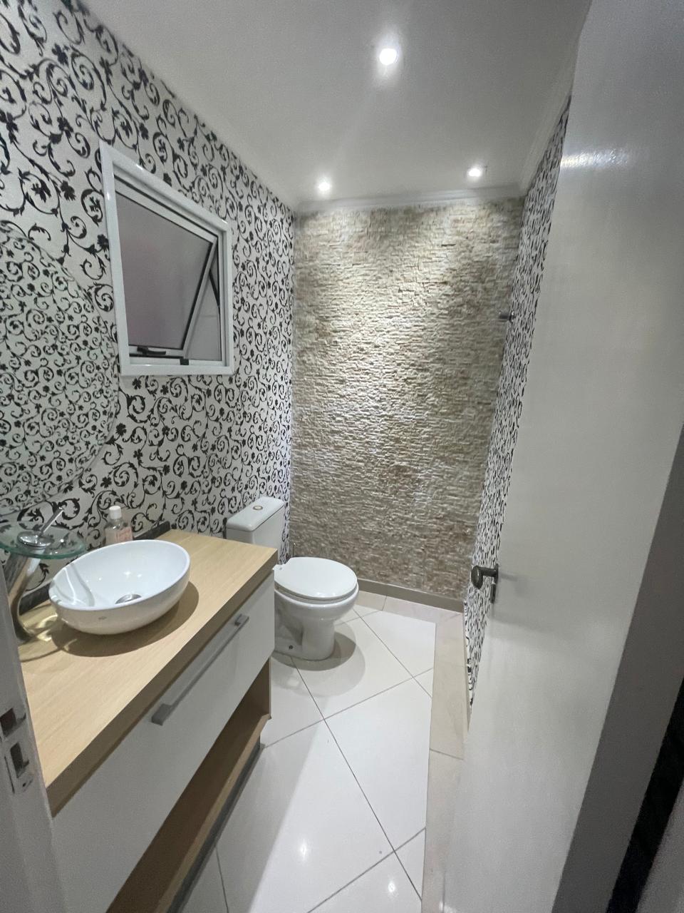 SOBRADO EM  CONDOMINIO  FECHADO VILA ALZIRA